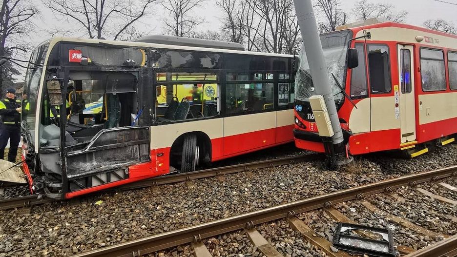 Zderzenie tramwaju z autobusem w Gdańsku