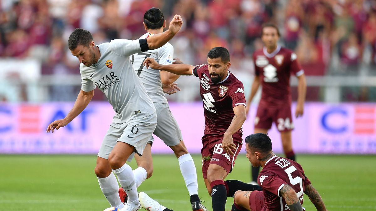 Getty Images / Valerio Pennicino / Kevin Strootman (AS Roma) przy piłce