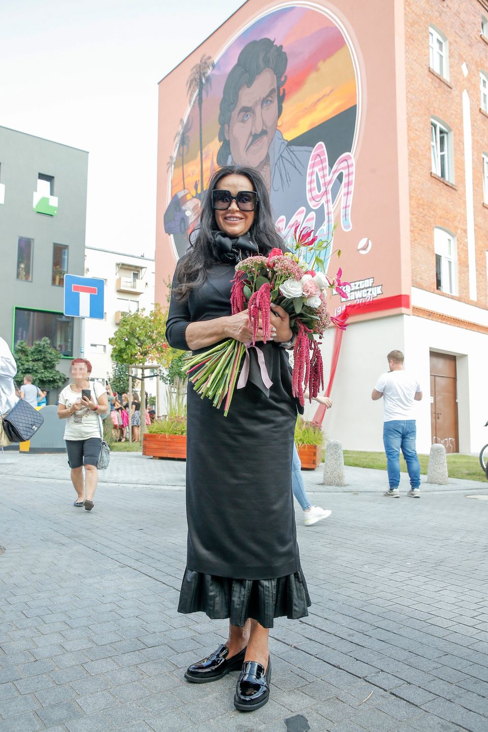 Ewa Krawczyk odsłania mural Krzysztofa Krawczyka