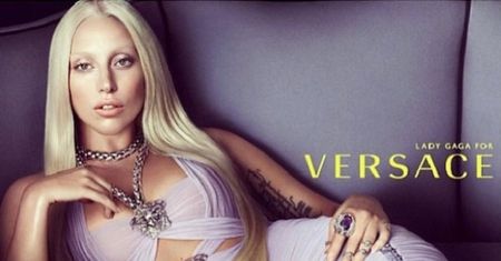 Gaga twarzą Versace! PODOBNA DO DONATELLI?