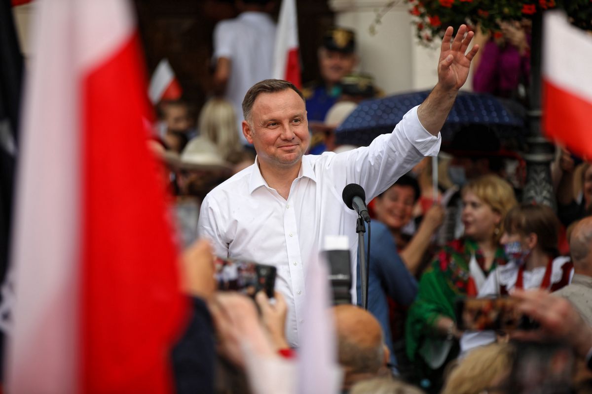 Wybory prezydenckie 2020. Wyniki wyborów. Ubiegający się o reelekcję prezydent RP Andrzej Duda uzyskał w sondażach 41,8 proc. poparcia.