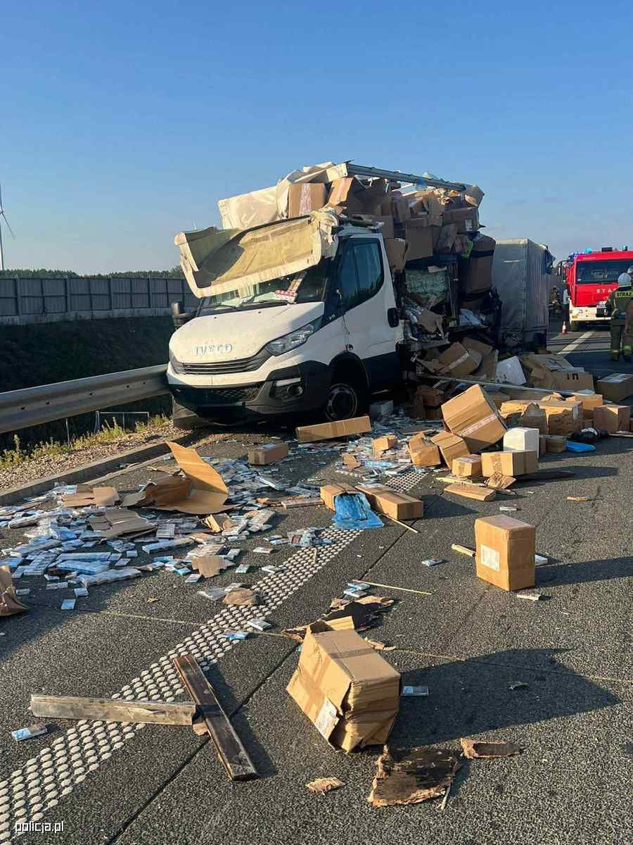 Milion papierosów bez akcyzy wpadło po kolizji na ekspresówce
