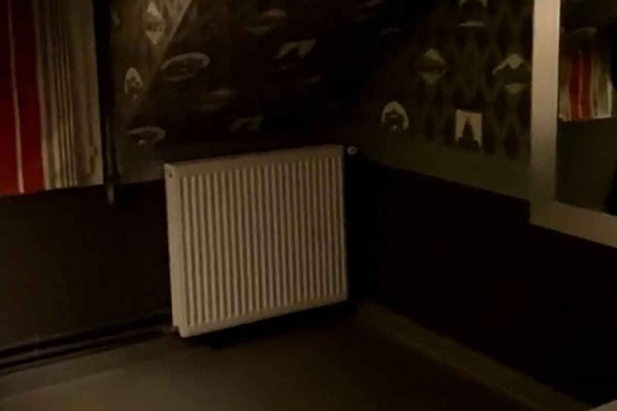 Polka wzięła lampę UV do hotelu. Nagrała, co się stało, gdy oświetliła pokój