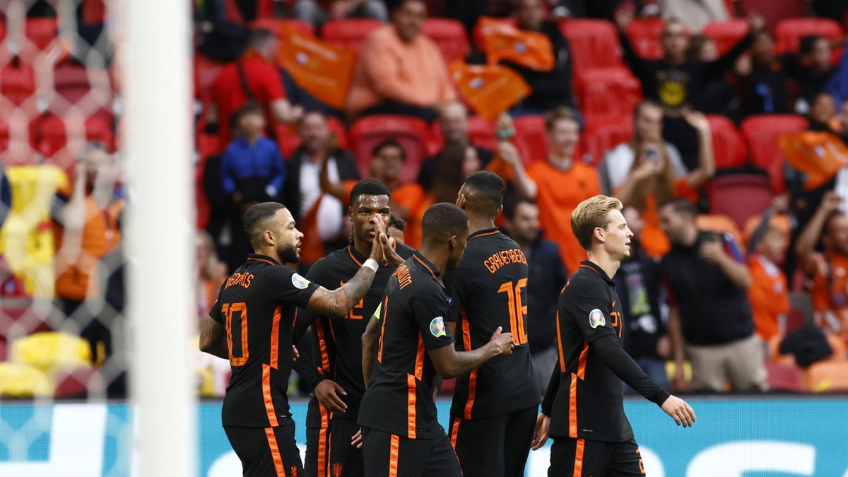 Reprezentacja Holandii po bramce Memphisa Depay'a przeciwko Macedonii Północnej