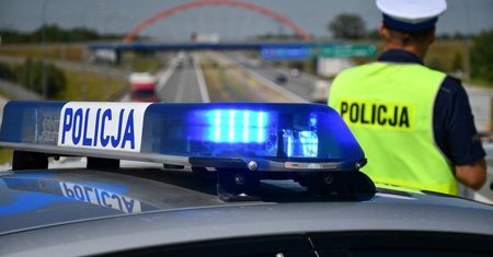Zdarzenie drogowe na DW 573 w Suserzu. Na miejscu pracują policjanci!