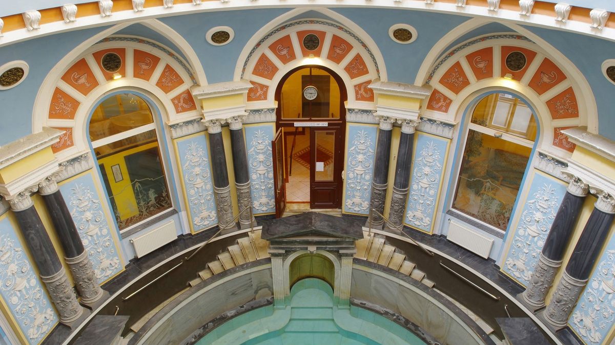 Basen w Lądku Zdroju