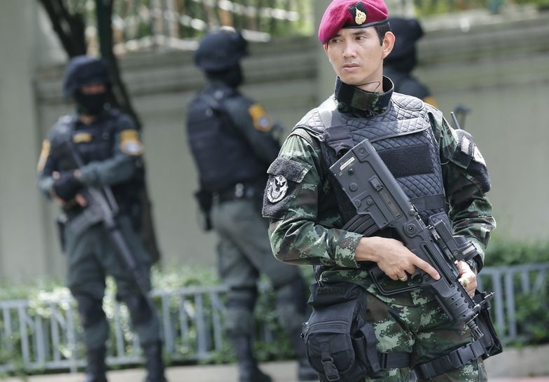 Stan wojenny w Tajlandii. Armia rozwiązuje Senat