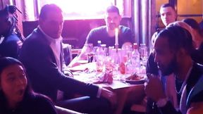 Gracz Bulls oświadczył się w Paryżu. A później uczcił to efektownymi akcjami