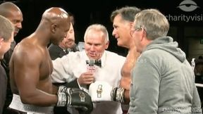 Romney i Holyfield zmierzyli się w ringu. Zebrali milion dolarów dla potrzebujących