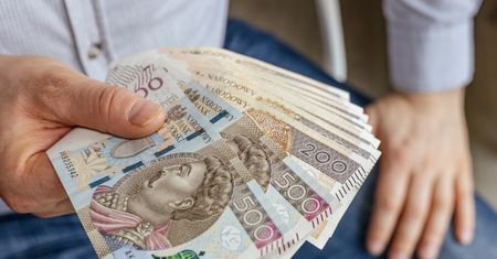 Obniżyli mu pensję o 3 tys. zł. Pozwał gminę. Tego chce od sądu