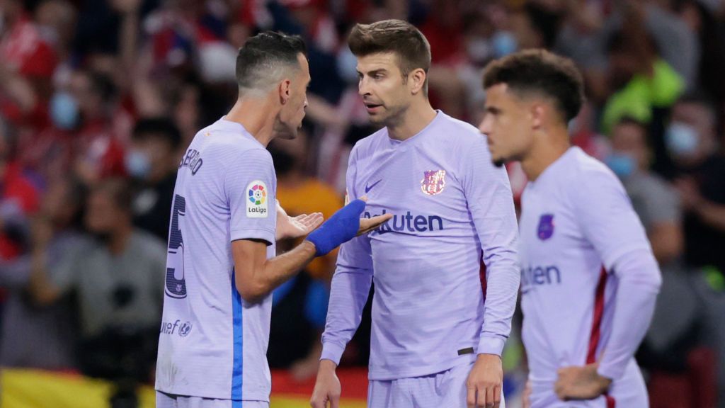 Zdjęcie okładkowe artykułu: Getty Images / David S. Bustamante/Soccrates / Sergio Busquets i Gerard Pique kłócą się po straconym golu w meczu Atletico Madryt - FC Barcelona (La Liga)