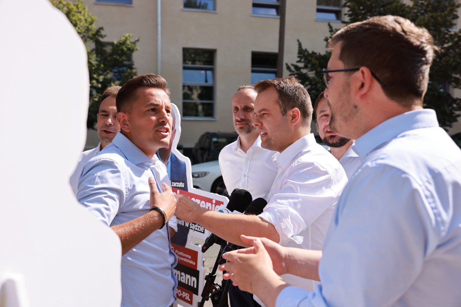 Awantura na konferencji PO. Nagle zjawili się posłowie PiS