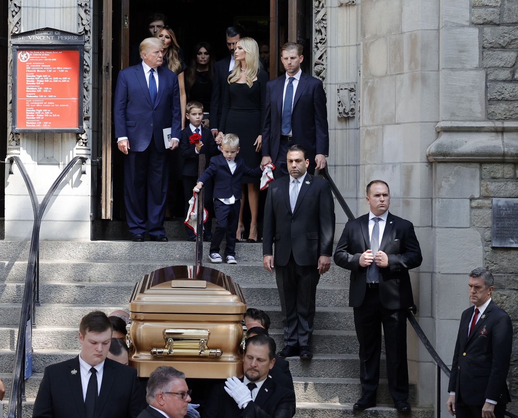 Ivana Trump's Funeral
epa10082964 Former US President Donald (Top-Left) looks at his daughter Ivanka (C) and son Eric as they walk behind the coffin with the remains of Ivana Trump at St. Vincent Ferrer Roman Catholic Church in New York, New York, USA, 20 July 2022. Ivana Trump, the first wife of former President Donald Trump, has died at age 73 on 14 July 2022.  EPA/JASON SZENES 
Dostawca: PAP/EPA.
JASON SZENES