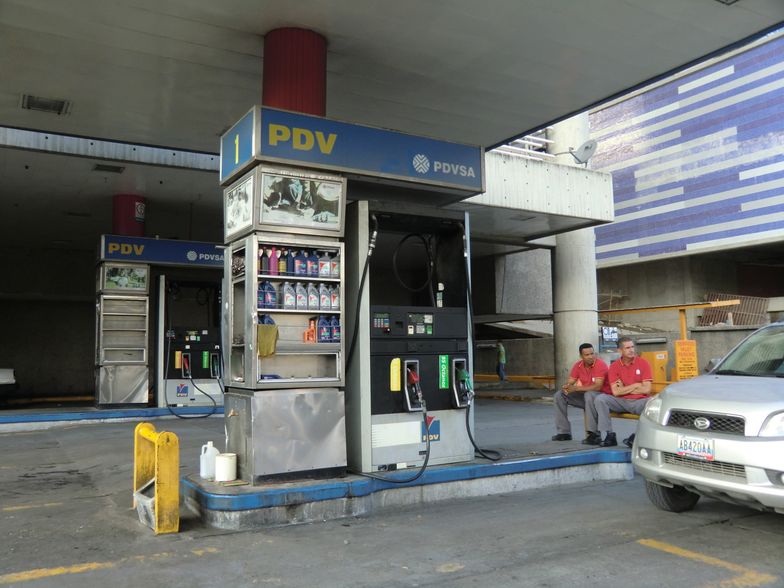 Stacja paliw państwowego koncernu PDV w Caracas, stolicy Wenezueli. Zdjęcie z 2010 r.
