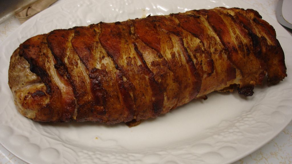 Pieczony peklowany boczek wieprzowy