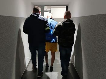Chełmża: Uzbrojony w kij bejsbolowy recydywista napadł na lombard. Uderzał w szybę żądając wydania pieniędzy
