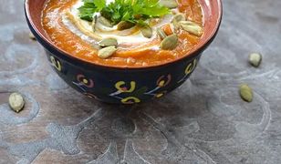 Zupa dyniowa z pomidorami. Koniecznie podaj z chrzanową śmietaną