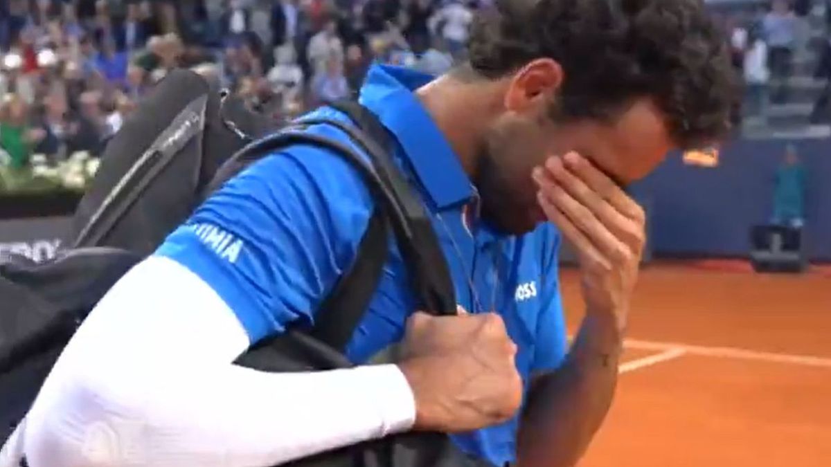 Twitter / The Tennis Letter / Matteo Berrettini opuszcza kort ze łzami w oczach