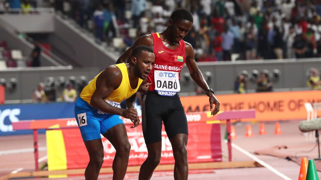 Getty Images / Alexander Hassenstein / Na zdjęciu od lewej: Jonathan Busby i Braima Suncar Dabo