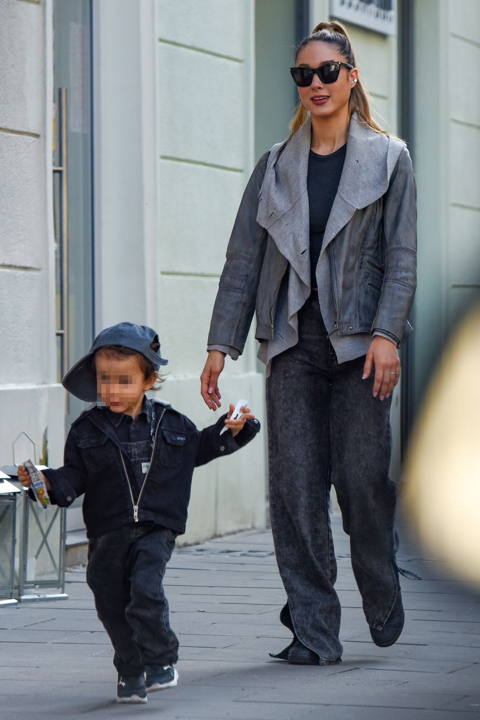 Ida Nowakowska "przyłapana" z synem i mamą