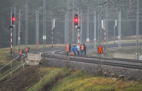 Dezinformacja wokół sabotażu polskich linii kolejowych. Apel z ministerstwa
