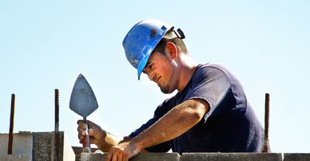 Większy od oczekiwań, niemal najgłębszy w tym roku. Spadek w branży budowlanej to dzwonek alarmowy