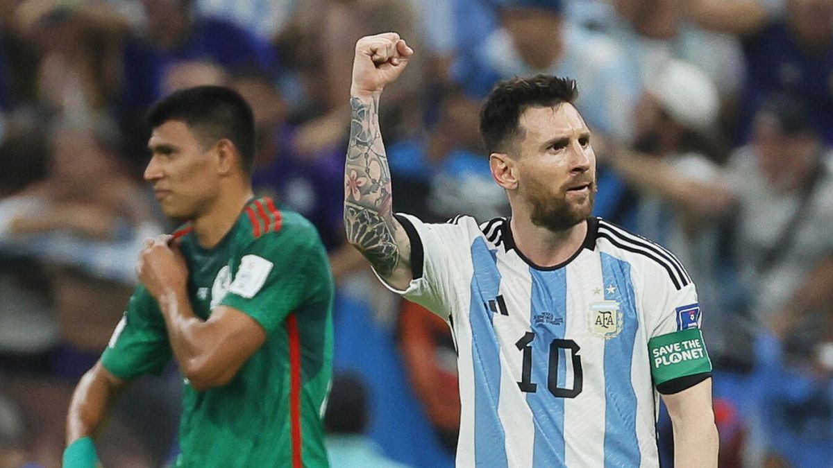 PAP/EPA / RONALD WITTEK / Na zdjęciu od prawej: Lionel Messi