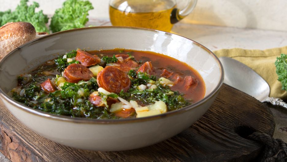 Zupa z chorizo i jarmużem. Klasyk portugalskiej kuchni