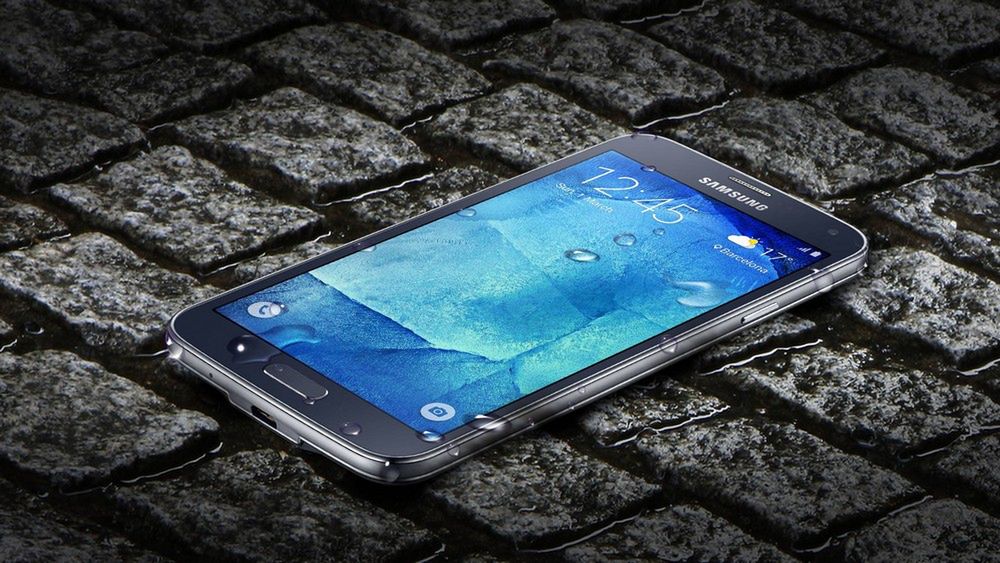 Pancerne smartfony. Ericsson R310, Sonim, Samsung Solid, Caterpillar i inne, niezniszczalne telefony 9