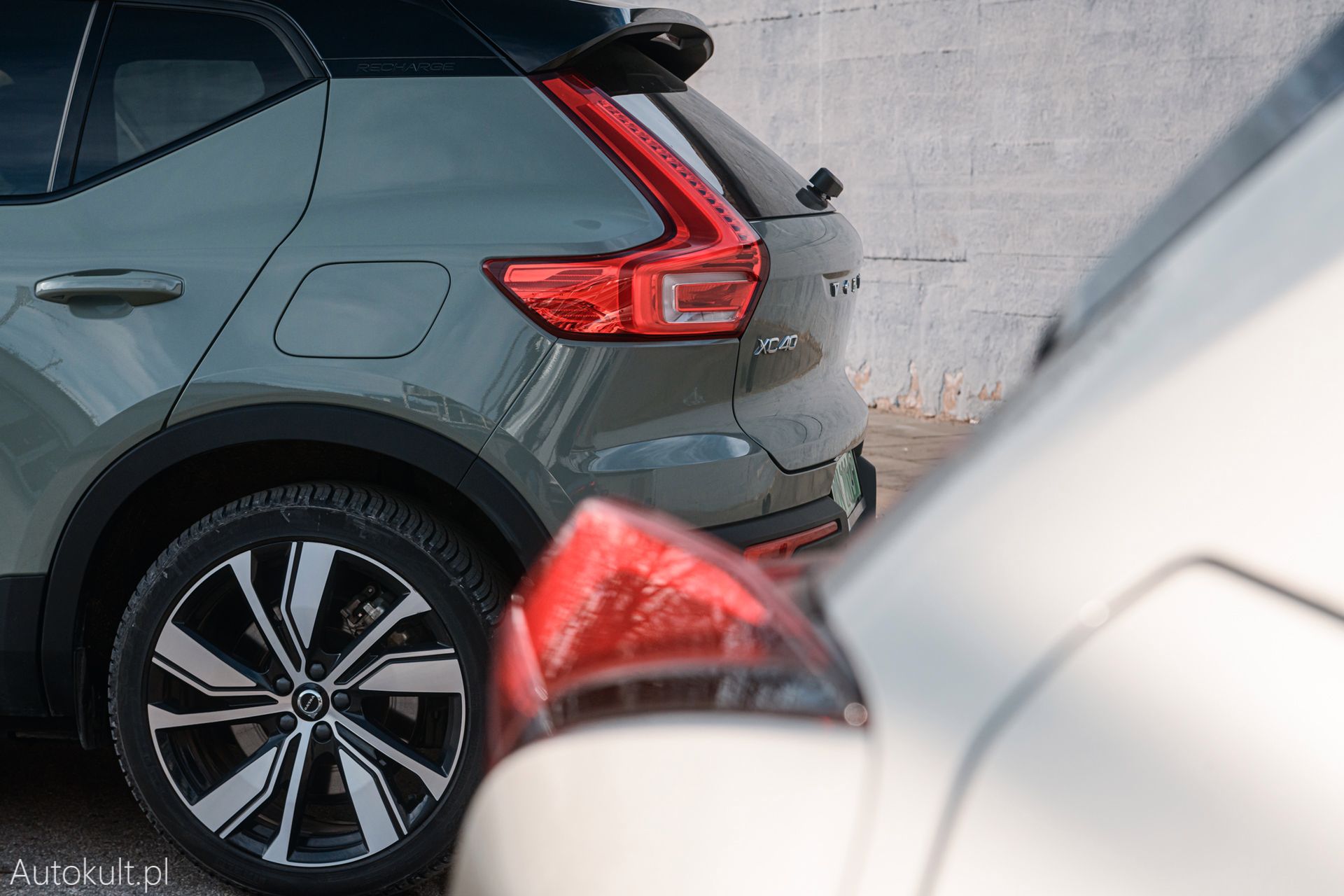 Volvo XC40 P8 Recharge (2022) vs Lexus UX 300e (2022)