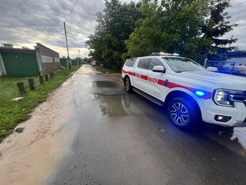 Silne nawałnice na Śląsku. Liczne podtopienia, osoba uwięziona w aucie