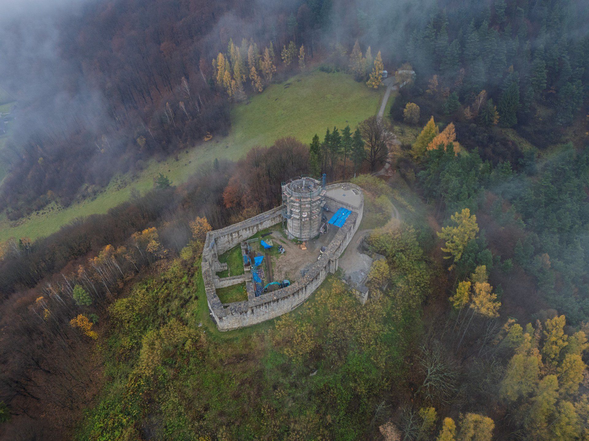 Dobudowa baszty na zamku w Rytrze