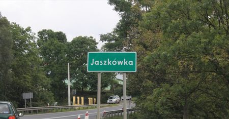 Groźny wypadek w miejscowości Jaszkówka. 3 osoby ranne