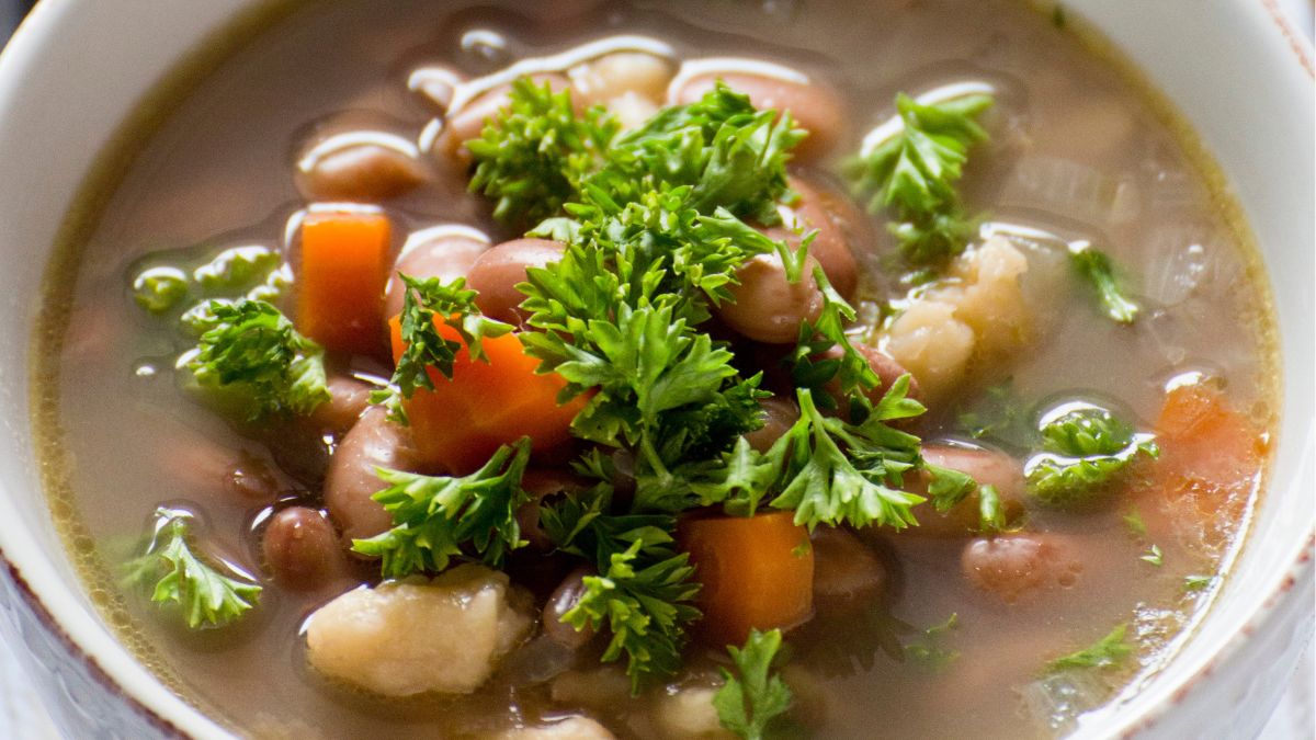 Zacierki możesz dodać praktycznie do każdej zupy