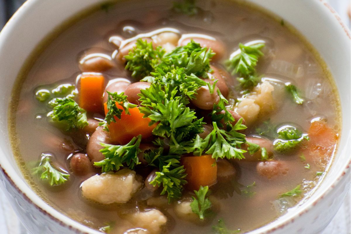 Szybka i sycąca zupa z PRL. Dzieciaki wolą taki dodatek od makaronu