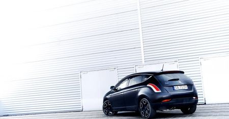 Lancia Delta 1,9 TwinTurbo Multijet Hard Black Platinum - twardy i czarny [18+] [test autokult.pl]