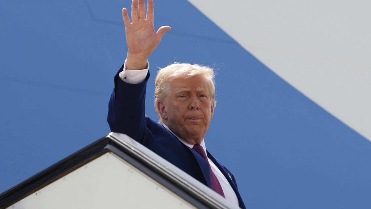 Temporary
President Donald Trump waves as he boards Air Force One to depart Al Udeid Air Base, Thursday, May 15, 2025, in Doha, Qatar. (AP Photo/Alex Brandon)
Alex Brandon