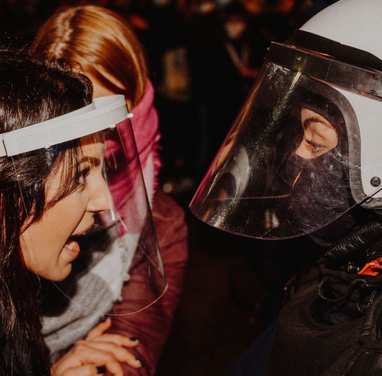 Zrobił zdjęcie, które staje się symbolem Strajku Kobiet. Jakub Ositek mówi, jak wyglądają protesty z perspektywy fotografa