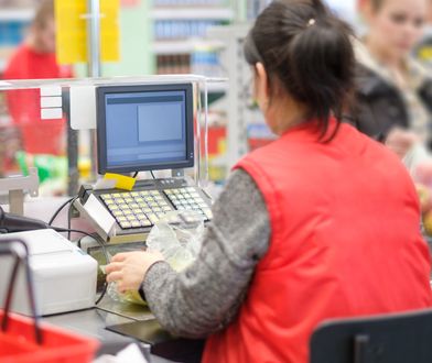 W Polsce brakuje 300 tys. kasjerów? Szef Solidarności o ryzyku strajku