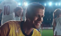 Lotos Dynamic w reklamie z piłkarzami reprezentacji Polski „prowadzi nas dalej” (wideo)