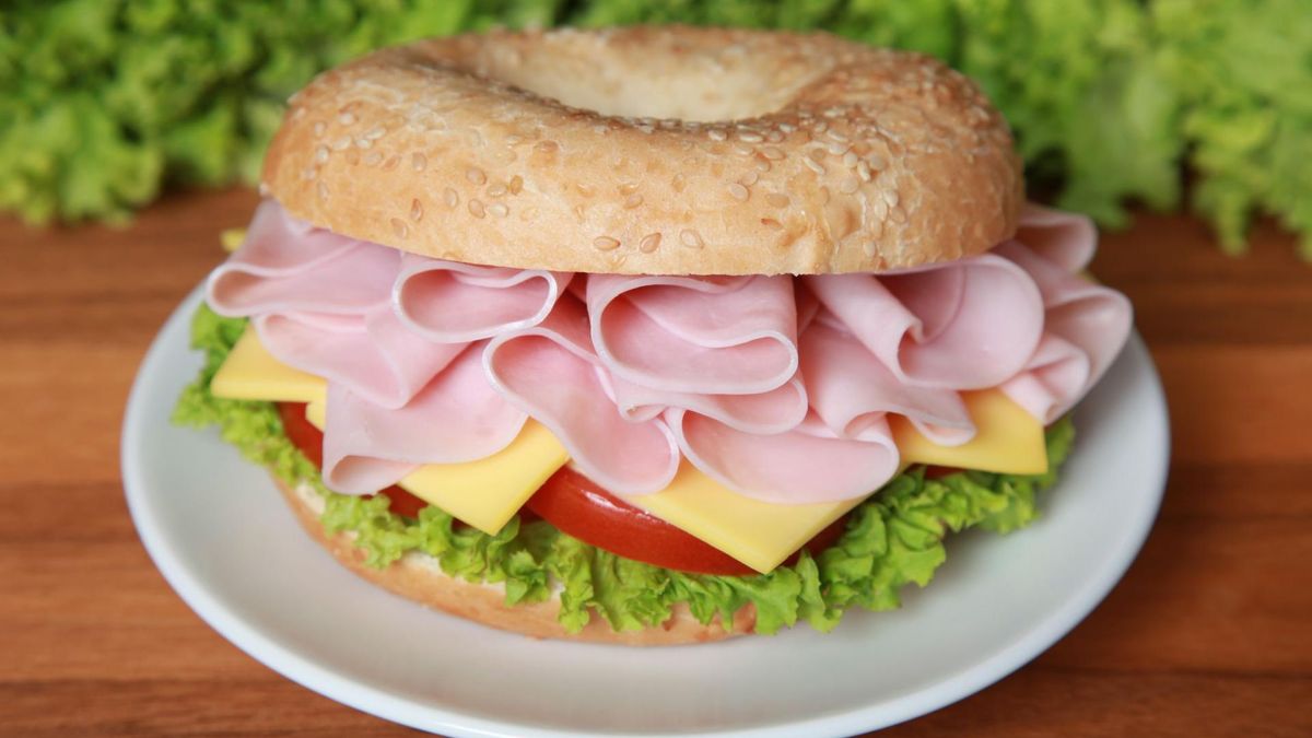 Śniadanie dostarcza energii na pierwszą połowę dnia [123rf.com]