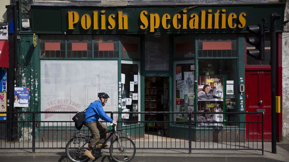 Uśredniając dane Narodowego Banku Polskiego, każdego roku do Polski z Wielkiej Brytanii nasi rodacy wysyłają ok. 3,2 mld zł.