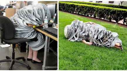 Specjalny strój do spania ułatwi drzemkę przy biurku 1