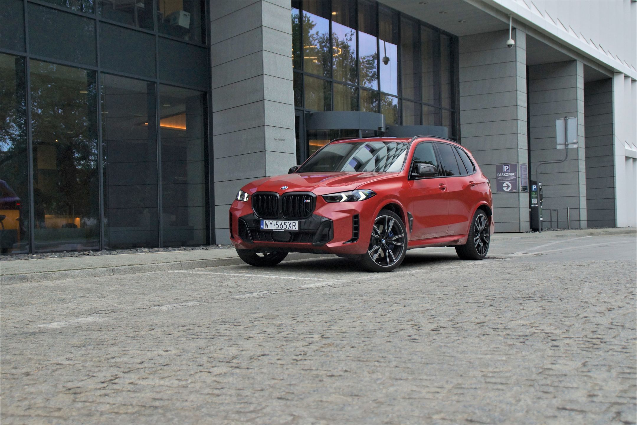 BMW X5 M60i