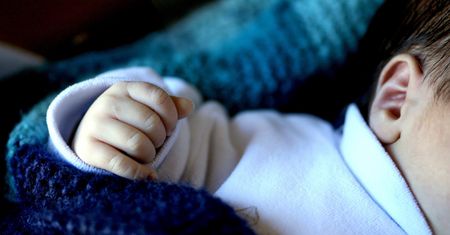 Koszmar w miejscowości Tragamin pod Malborkiem. Niemowlę ma złamaną kość czaszki. Rodzice usłyszeli zarzuty