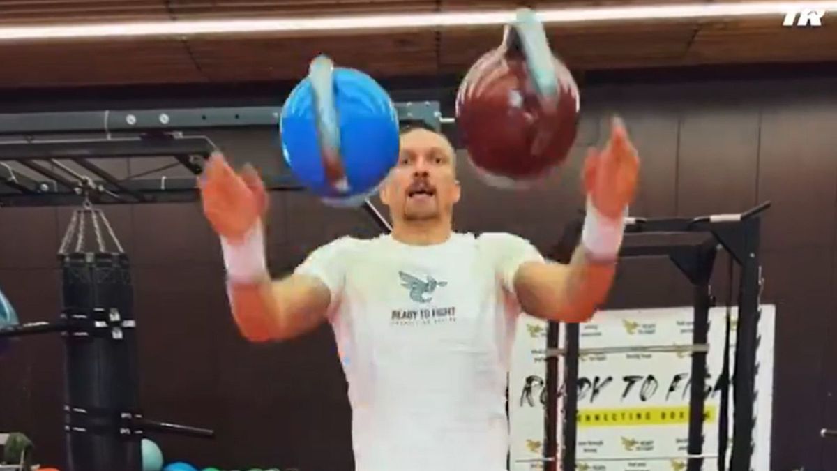 Ołeksandr Usyk zaprezentował żonglerkę ciężarkami