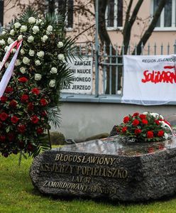 Warszawa. Jarosław Kaczyński złożył kwiaty przed pomnikiem ks. Jerzego Popiełuszki