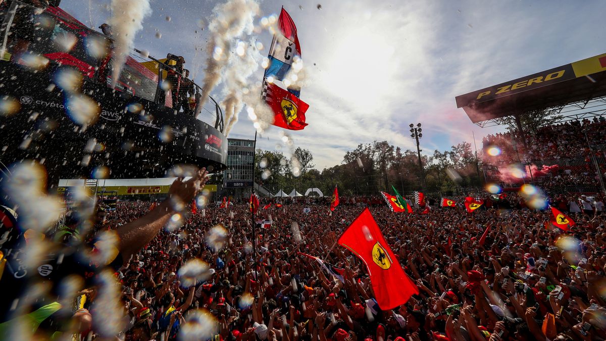 Materiały prasowe / Red Bull / Na zdjęciu: kibice na torze Monza