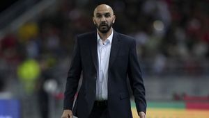 Trener Maroka zawieszony po incydencie z piłkarzem rywali. Spora kontrowersja