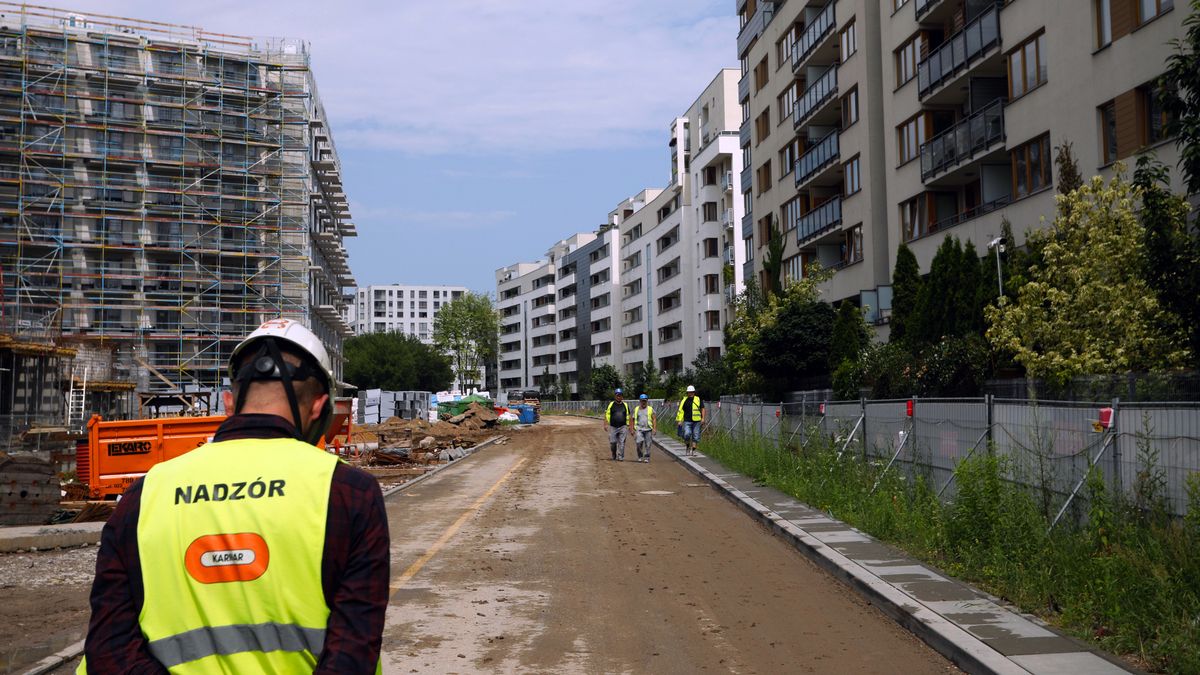 Swedish Landlord Heimstaden Bostad AB Makes Polish Property Investment
Bloomberg
polish, condos, european, condominums, flats, apartments, homes, emea, euro members, business news, residential real estate, construction, development, industries, e.u., eu, property, real estate